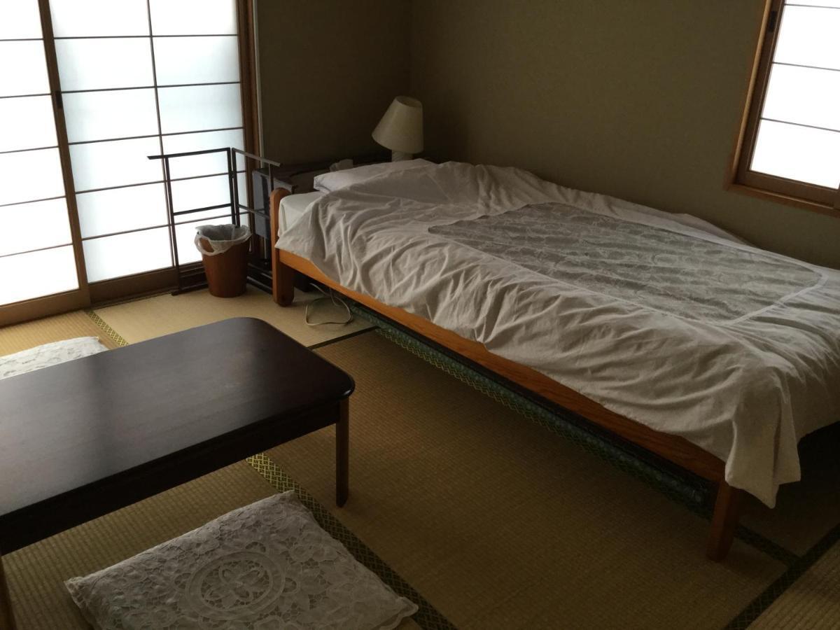 Guesthouse Cosmo Tokushima Exteriör bild