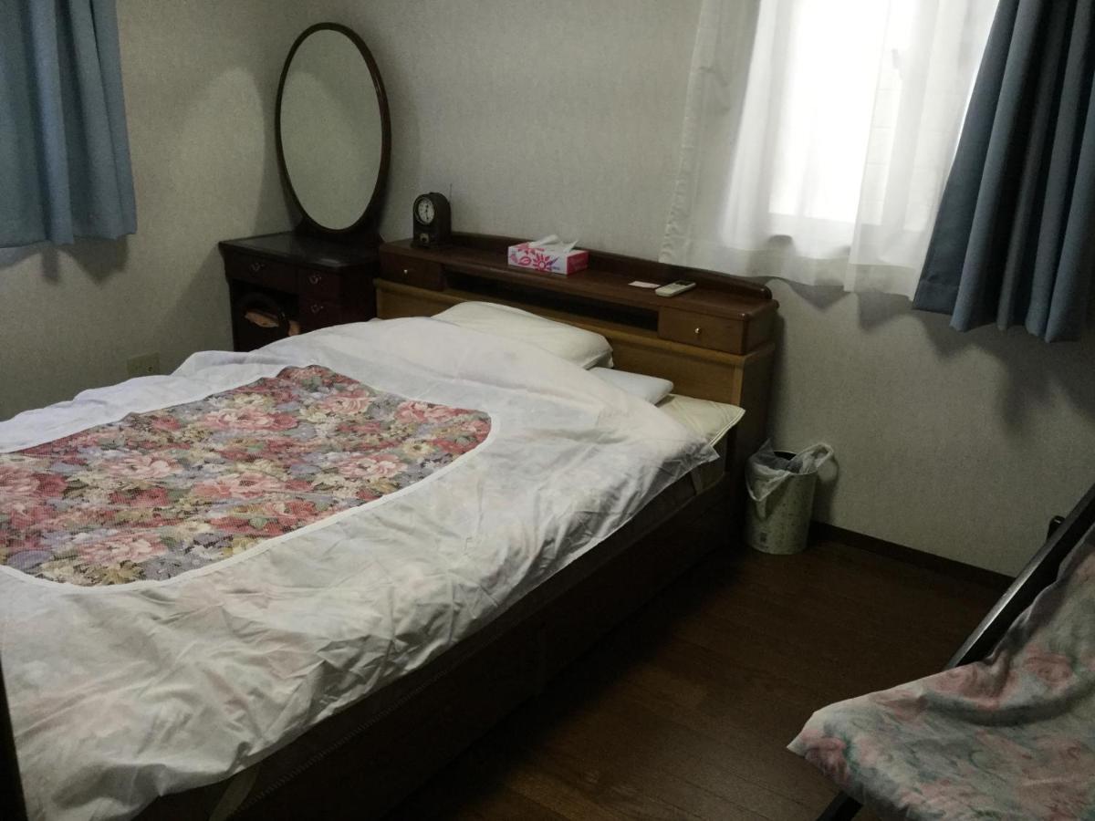 Guesthouse Cosmo Tokushima Exteriör bild