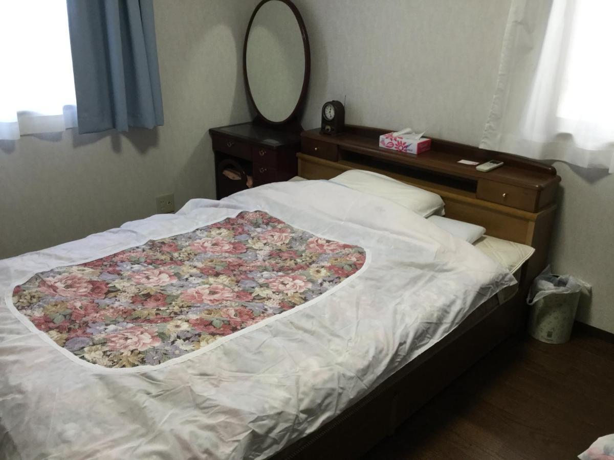 Guesthouse Cosmo Tokushima Exteriör bild